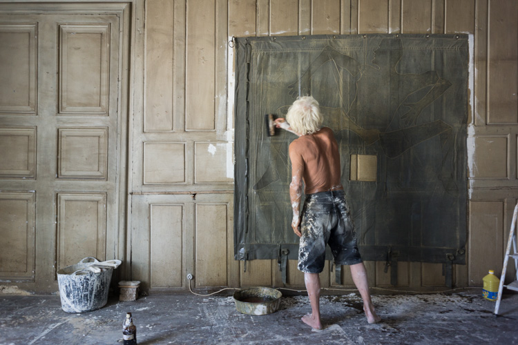 Tanguy Flot dans son atelier | © Gilles Vanderstraeten