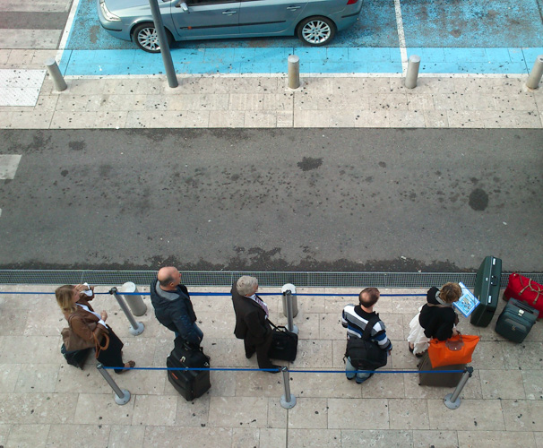 La queue | Gare de Marseille St Charles, depuis la terrasse. | © Gilles Vanderstraeten