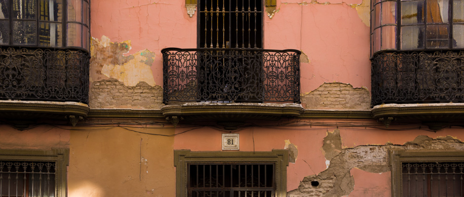 Façade rose | Quartier de la Macarena. | © Gilles Vanderstraeten