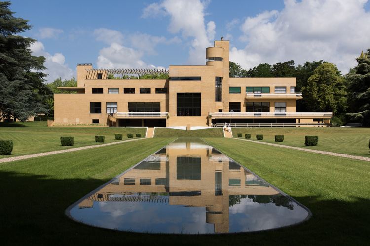 La villa Cavrois | Villa Cavrois à Croix. Robert Mallet-Stevens architecte. 60m de long, 1800m2 habitables, 840m2 de terrasses. | © Gilles Vanderstraeten