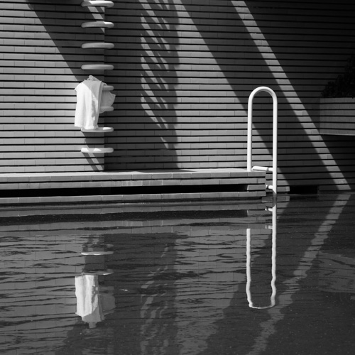 La piscine | Villa Cavrois à Croix. Robert Mallet-Stevens architecte. 60m de long, 1800m2 habitables, 840m2 de terrasses. | © Gilles Vanderstraeten